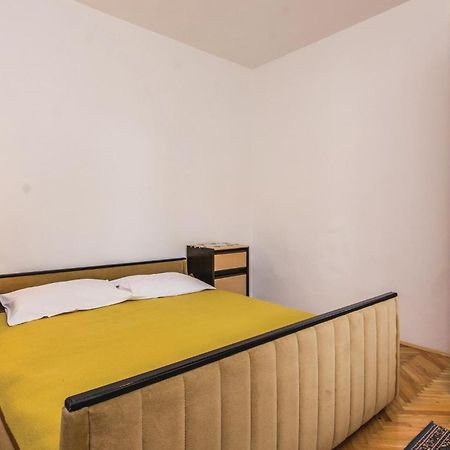 4 Bedroom Awesome Apartment In Starigrad Екстер'єр фото