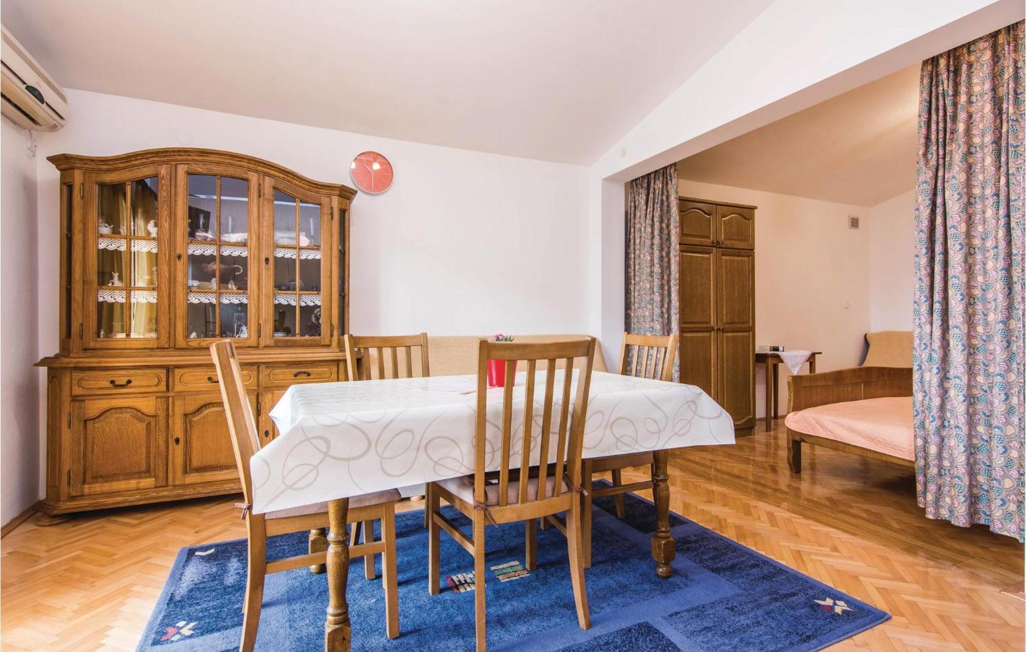 4 Bedroom Awesome Apartment In Starigrad Екстер'єр фото