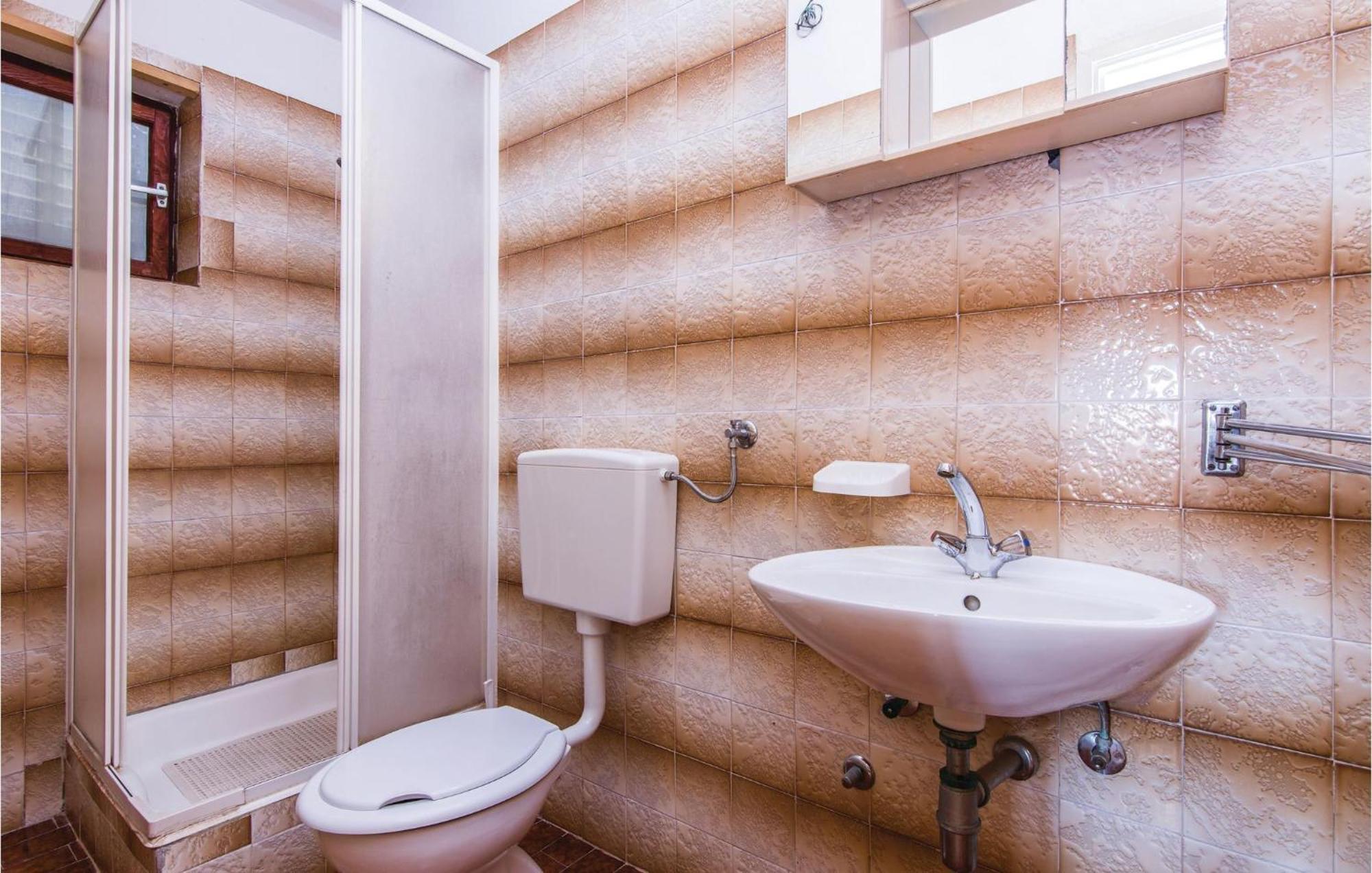 4 Bedroom Awesome Apartment In Starigrad Екстер'єр фото