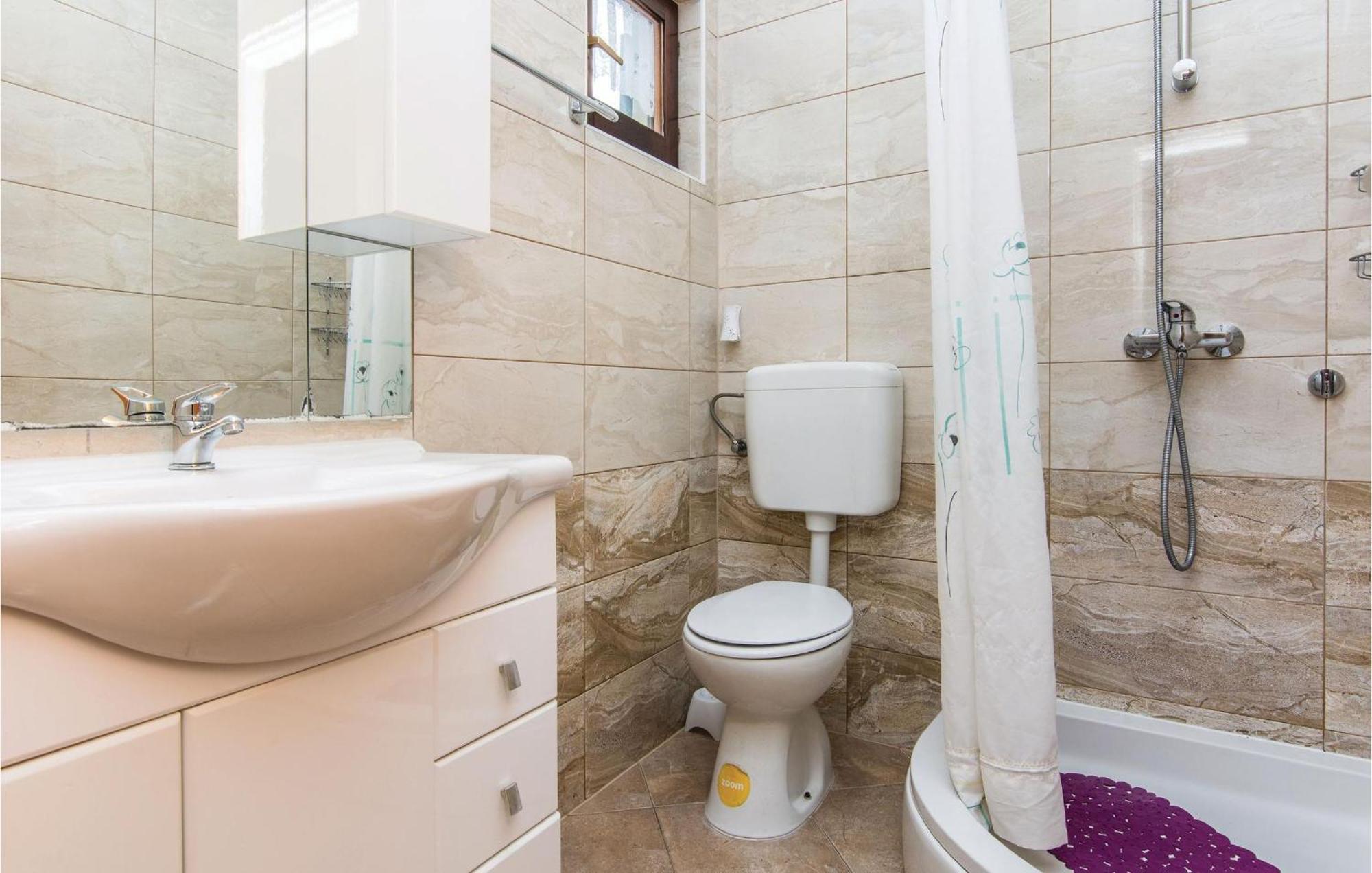 4 Bedroom Awesome Apartment In Starigrad Екстер'єр фото