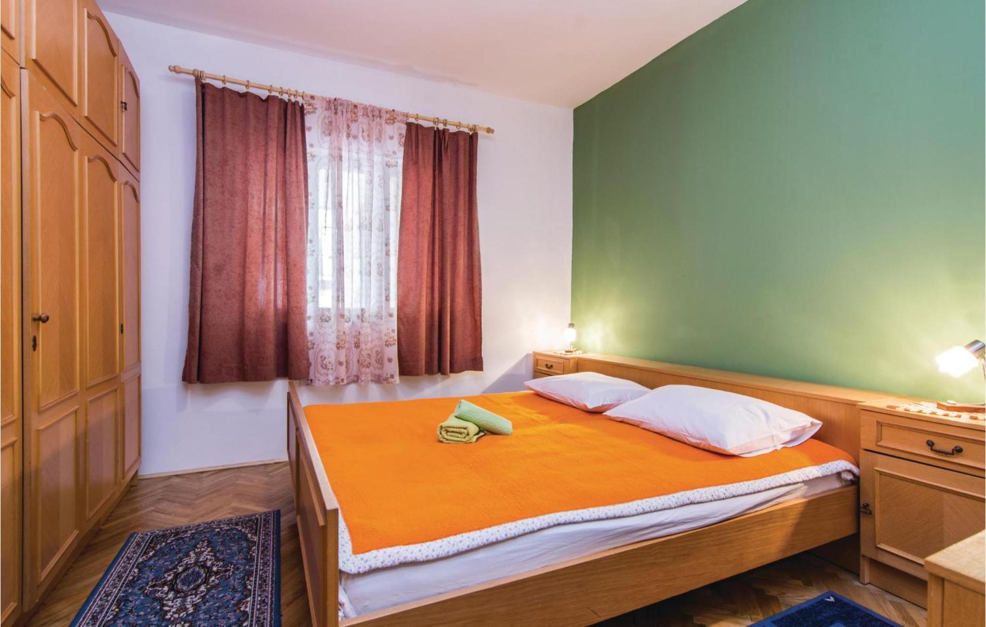 4 Bedroom Awesome Apartment In Starigrad Екстер'єр фото