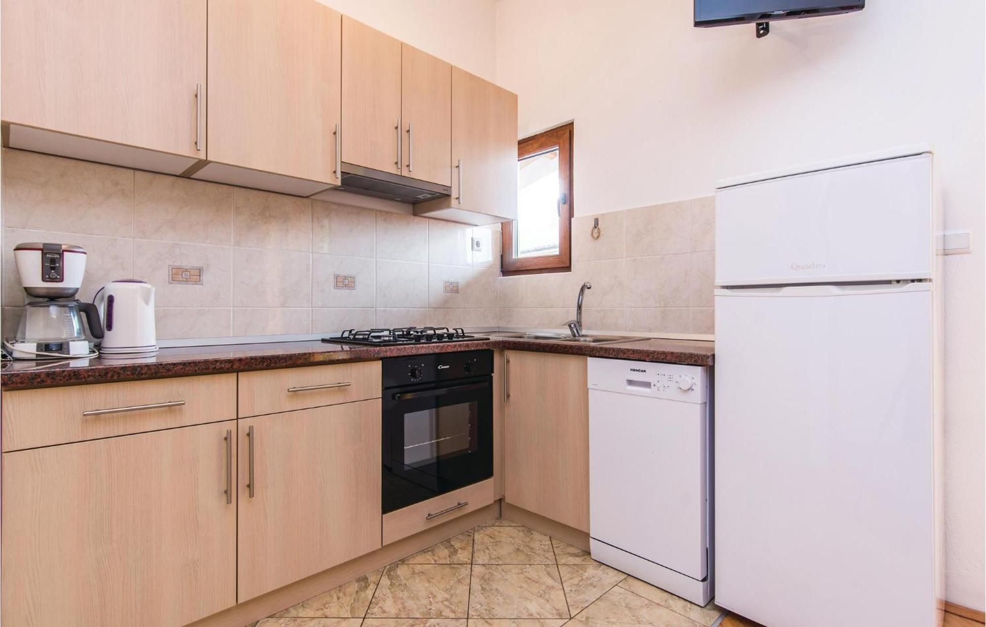 4 Bedroom Awesome Apartment In Starigrad Екстер'єр фото
