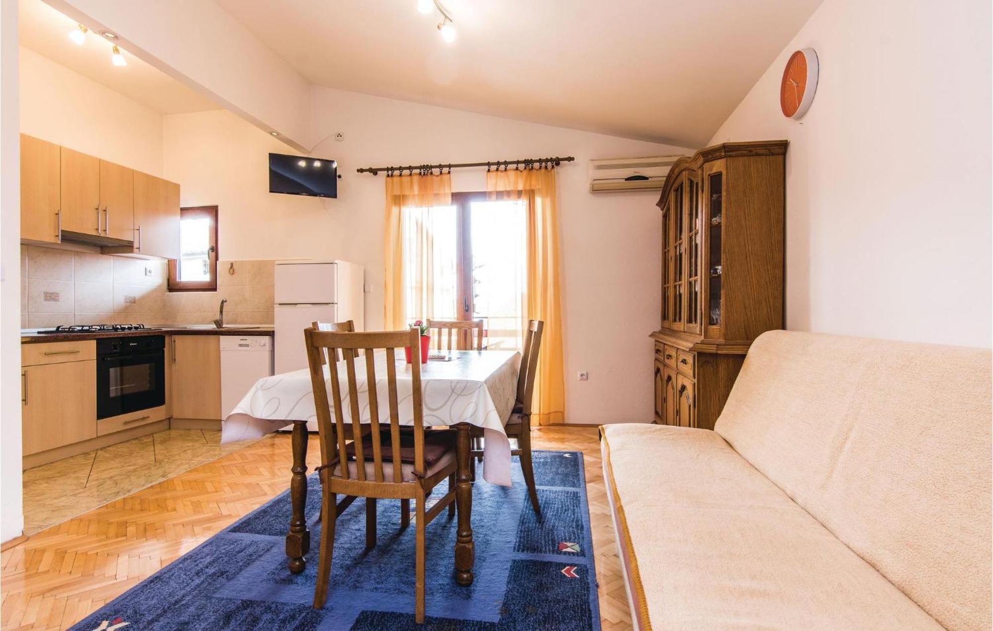 4 Bedroom Awesome Apartment In Starigrad Екстер'єр фото