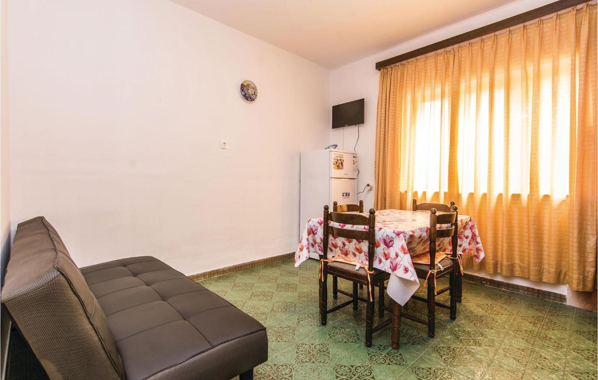 4 Bedroom Awesome Apartment In Starigrad Екстер'єр фото