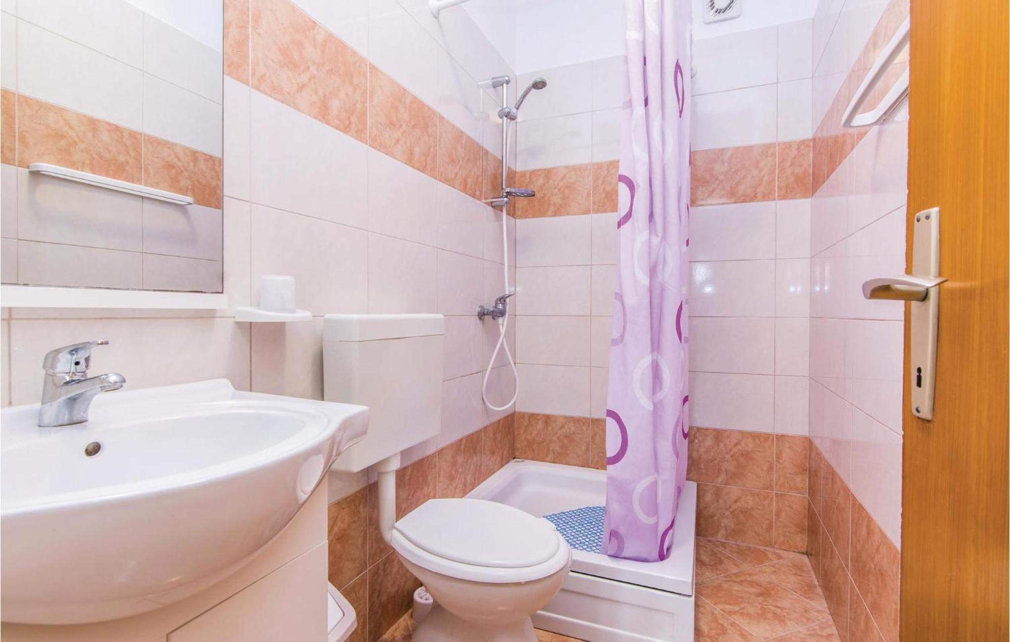 4 Bedroom Awesome Apartment In Starigrad Екстер'єр фото