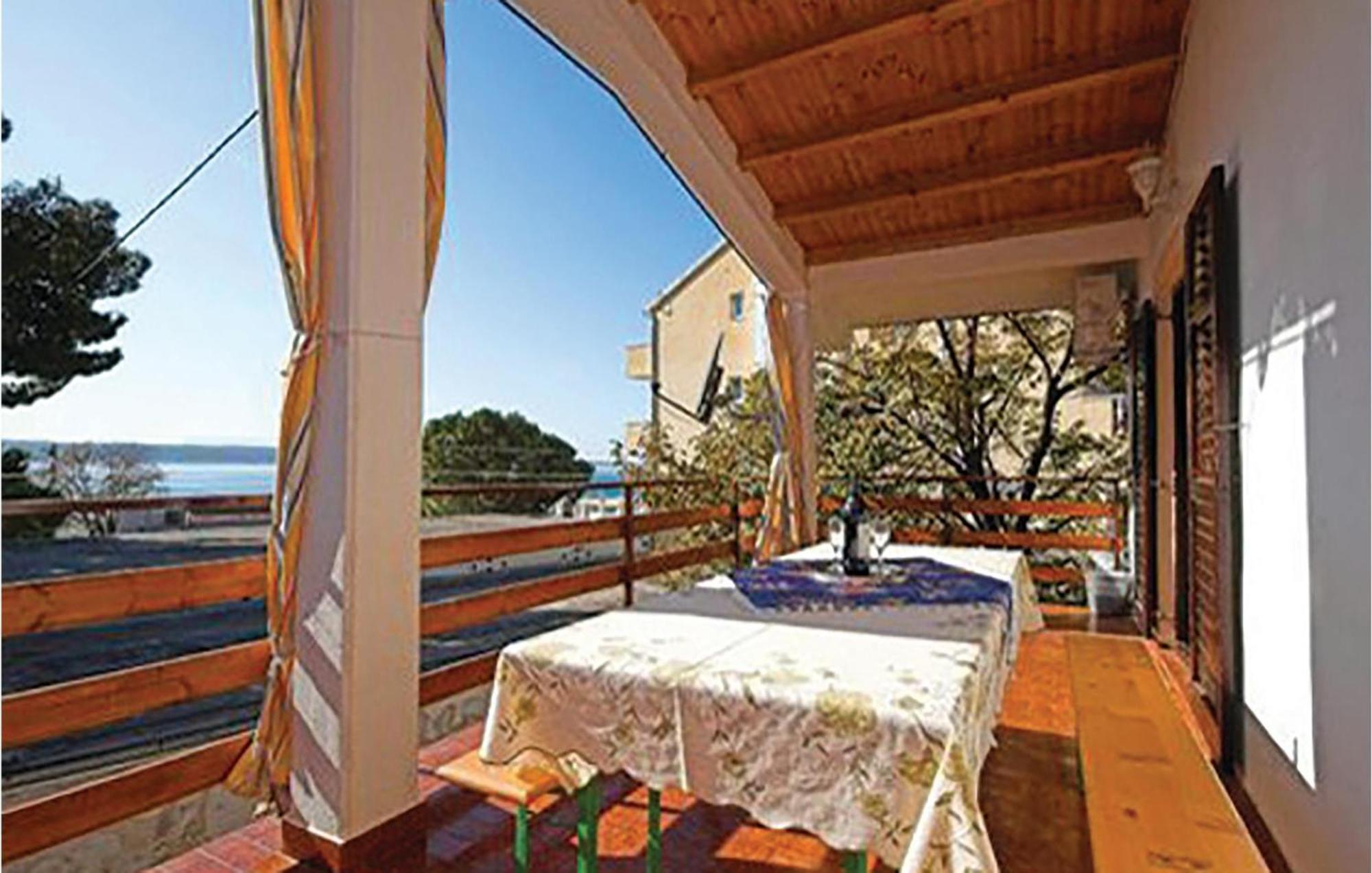 4 Bedroom Awesome Apartment In Starigrad Екстер'єр фото
