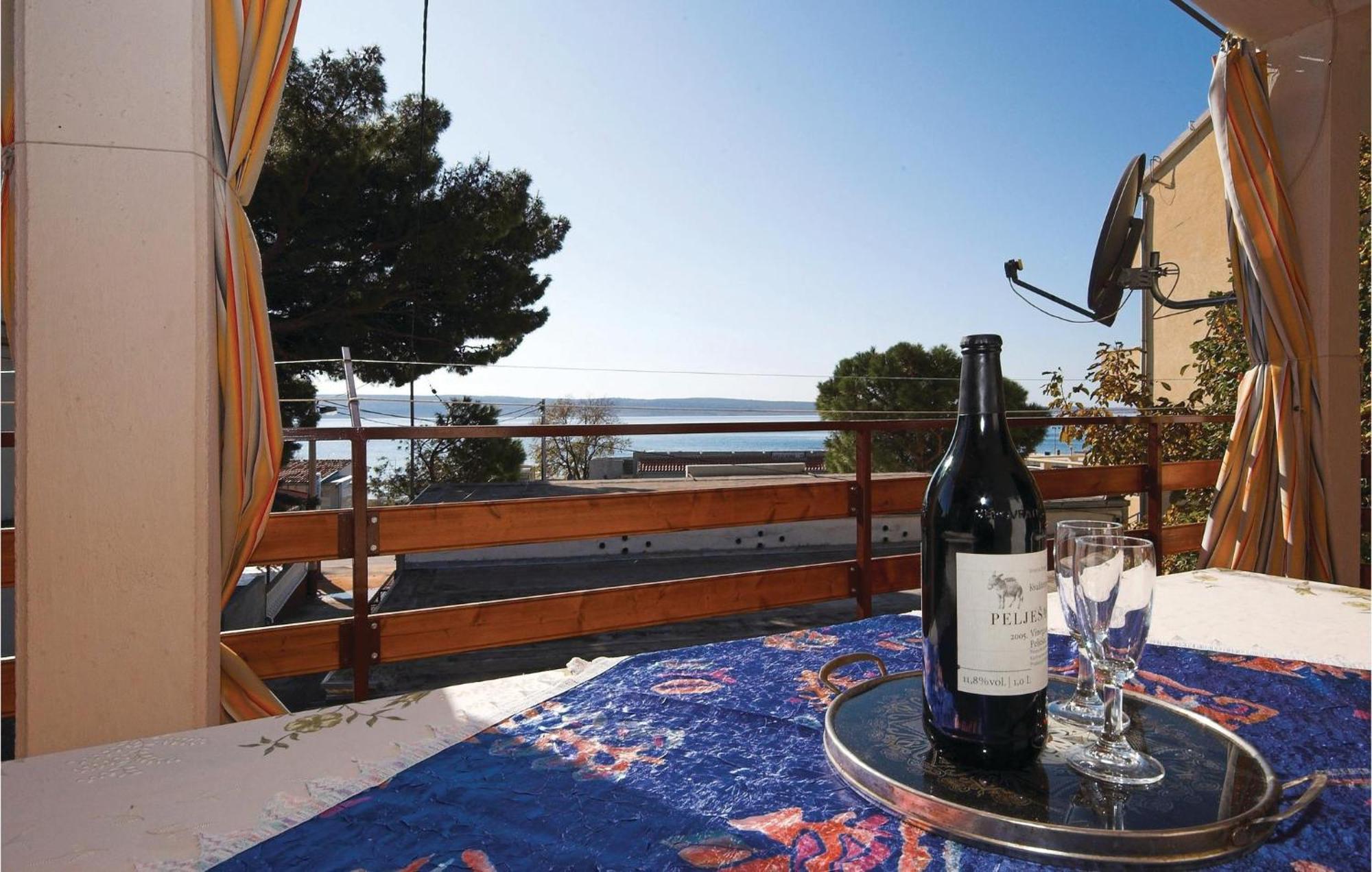 4 Bedroom Awesome Apartment In Starigrad Екстер'єр фото